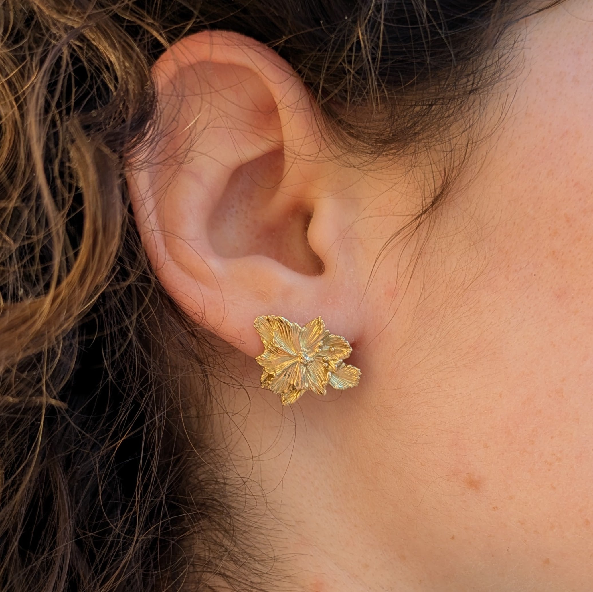 Hibiscus stud earrings