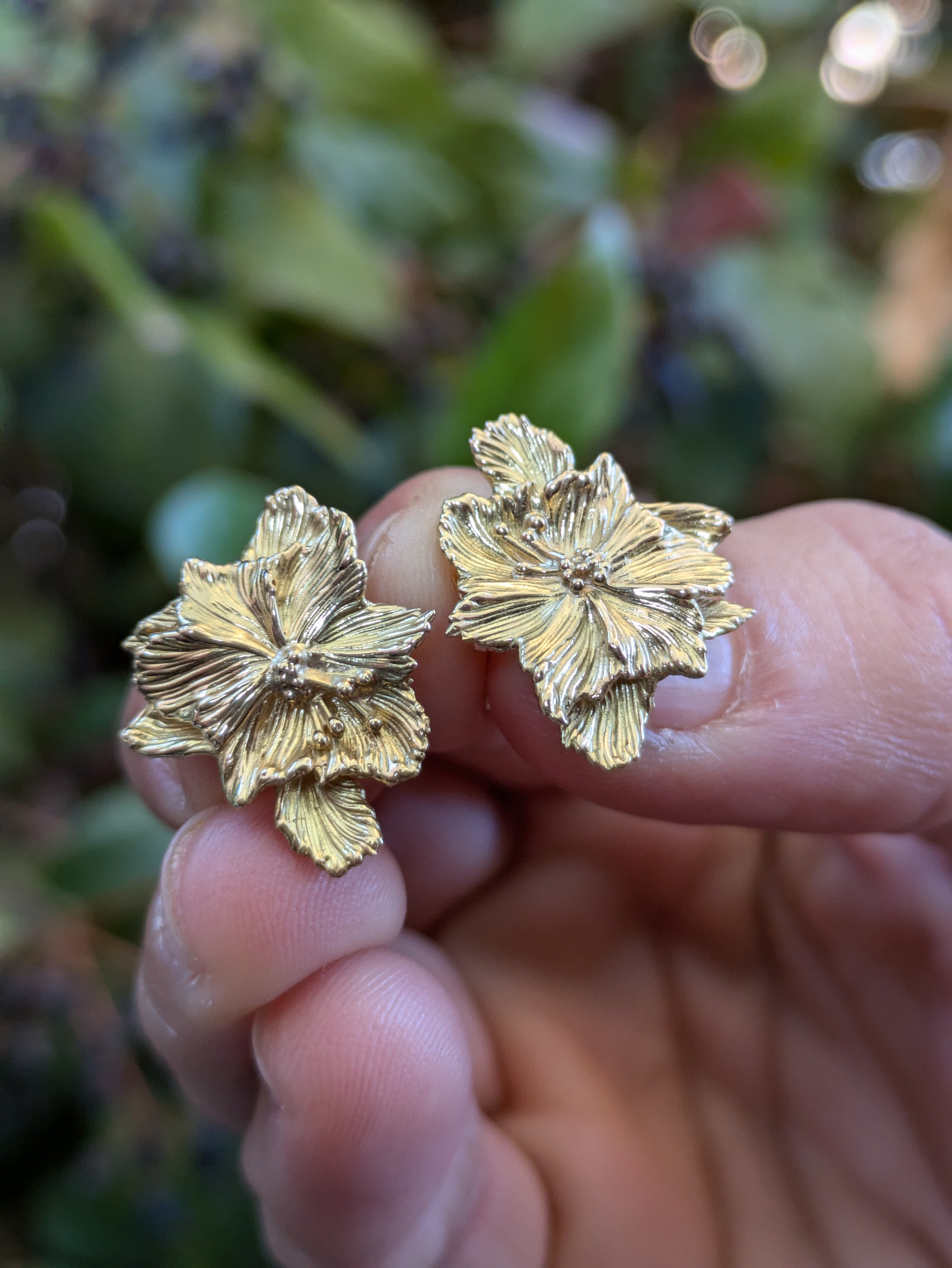 Hibiscus stud earrings
